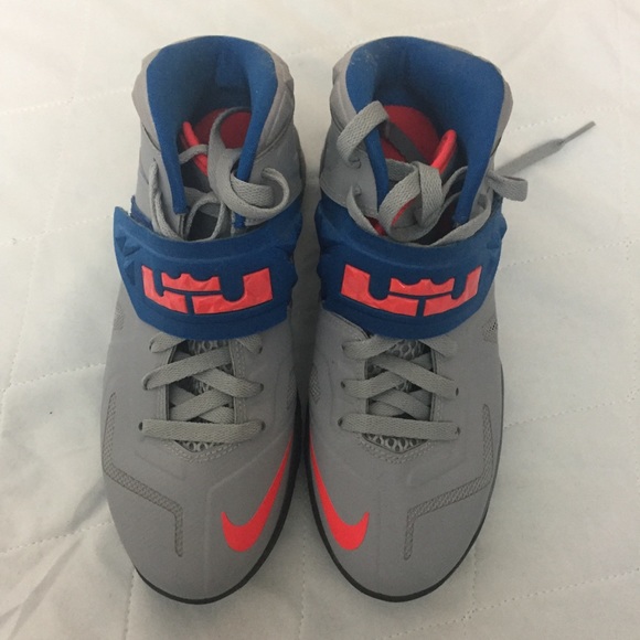 lebron james basketball shoes 2013